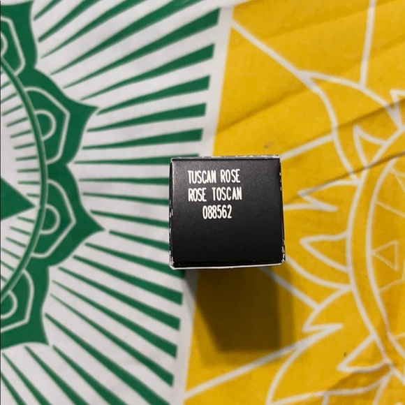 Mary Kay True Dimensions Lipstick (Tuscan Rose) - Picture 2 of 3